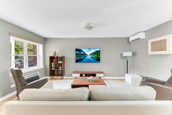 This gorgeous 2-bed with onsite free parking is located in the quiet yet vibrant New York, NY Rental unit in Brooklyn · 2 bedrooms · 2 beds · 1 bath Entire rental unit vacation rental 954811174828138756