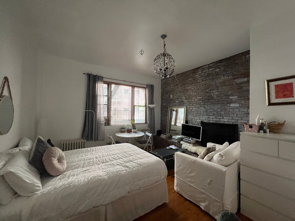 Welcome this  well located cozy large studio.  One street  from all that the mea New York, NY Rental unit in New York · 1 bedroom · 2 beds · 1 bath Entire rental unit vacation rental 11910742