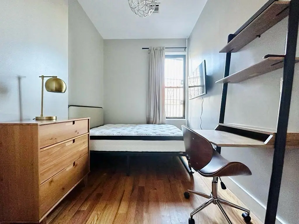 - Furnished room (80sq ft), tons of light, new hardwood floor, in a 7 bedroom, 3 New York, NY Rental unit in Brooklyn · ★New · 7 bedrooms · 6 beds · 3 shared baths Private room in rental unit vacation rental 1057270663669889175