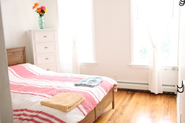Comfortable spacious two bedroom, on an entire floor of a town house.  High ceil New York, NY Rental unit in Brooklyn · 2 bedrooms · 2 beds · 1 bath Entire rental unit vacation rental 43685703