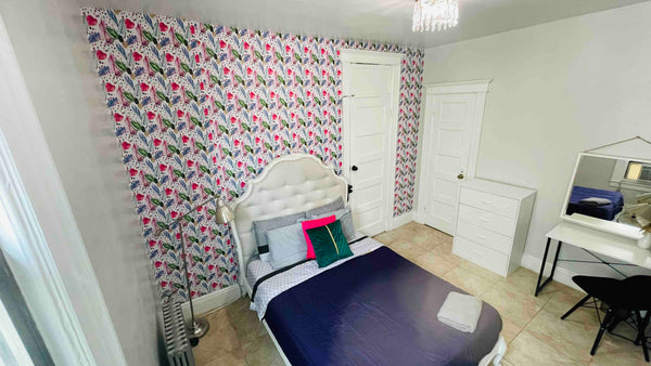 Close to L&M TRAIN, few minutes from Manhattan, Wyckoff Hospital, pharmacies, ma New York, United States casa particular in Queens · ★4.87 · 1 bedroom · 1 bed · 1 shared bath Private room in casa particular vacation rental 52641304