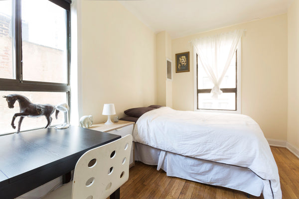 Spacious room (125 sq ft) in a 2BR Midtown New York apartment.<br />Great locati New York, NY Rental unit in New York · 1 bedroom · 1 bed · 1 bath Private room in rental unit vacation rental 12852935