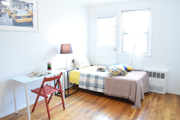 The apartment is located in Woodside, Queens.<br />It is accessible enough to Me New York, United States Townhouse in Queens · 1 bedroom · 1 bed · 1 shared bath Private room in townhouse vacation rental 44579912