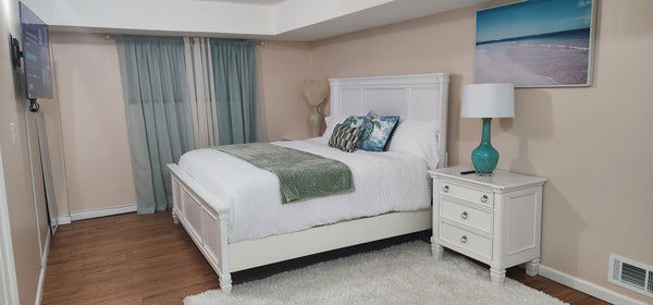 This charming and serene space is ideally situated one room in two bedroom apart New York, NY Home in Staten Island · 1 bedroom · 1 bed · 1 bath Private room in home vacation rental 956673432204758423