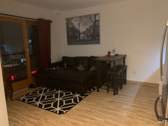 Full one bedroom one bath with large couch in living area. Balcony with table an Denver, CO Rental unit in Queens · 1 bedroom · 1 bed · 1 bath Entire rental unit vacation rental 37210398