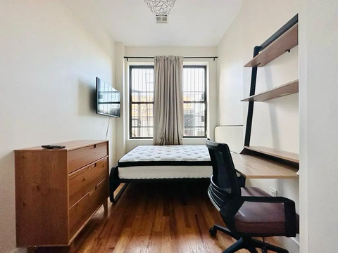 - Furnished room, tons of light, new hardwood floor, in a 7 bedroom, 3 bathroom, New York, NY Rental unit in Brooklyn · ★New · 1 bedroom · 6 beds · 3 shared baths Private room in rental unit vacation rental 1058708346603333856