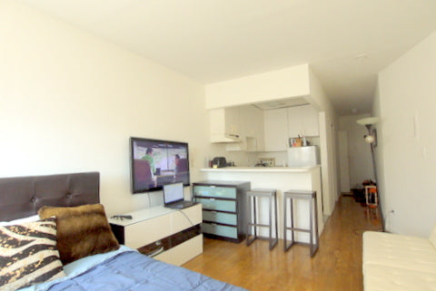 Fully usable apartment! Better than a one bedroom with a room and kitchen! Queen New York, NY Rental unit in New York · ★4.05 · Studio · 1 bed · 1 bath Entire rental unit vacation rental 2096581
