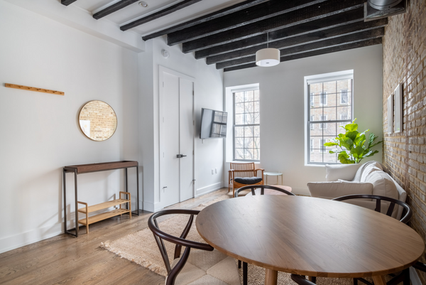 The Clark House is located in the epicenter of one of the most vibrant neighborh New York, NY Rental unit in New York · 1 bedroom · 1 bed · 1 shared bath Private room in rental unit vacation rental 695540577393115462