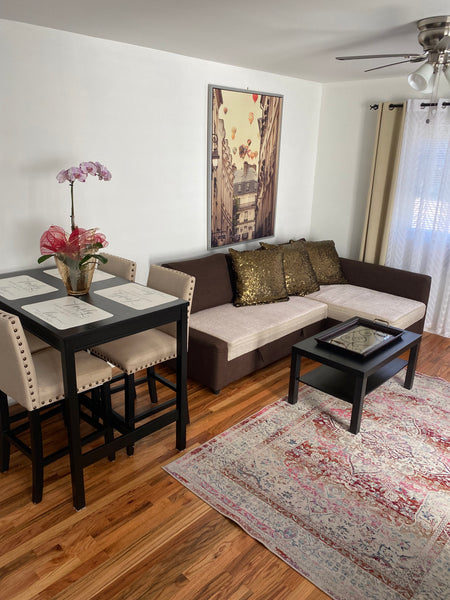 One bedroom newly renovated apartment in a very convenient location on Staten Is  Rental unit in Staten Island · ★4.89 · 1 bedroom · 1 bed · 1 bath Entire rental unit vacation rental 651908038576153134
