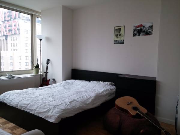 Large bedroom available on high floor w/ views in Midtown Manhattan and Hudson R New York, NY Rental unit in New York · 1 bedroom · 1 bed · 1 shared bath Private room in rental unit vacation rental 10452737