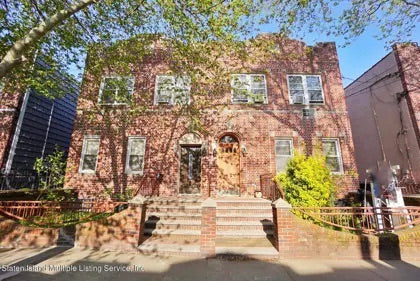 Take a break and unwind at this peaceful oasis. England, United Kingdom Home in Brooklyn · 5 bedrooms · 7 beds · 2 baths Private room in home vacation rental 901468165933699293