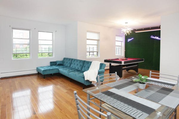 Be in the heart of Brooklyn at this stunning 2BR apt in BedStuy! Its prime locat  Rental unit in Brooklyn · ★4.91 · 2 bedrooms · 3 beds · 1 bath Entire rental unit vacation rental 806522321999123347