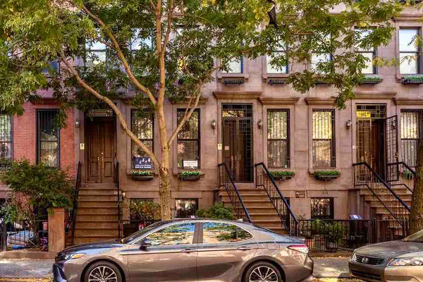 Spacious & Unique Brownstone Living in Harlem, New York City.<br /><br />Ideal f New York, NY Home in New York · 2 bedrooms · 2 beds · 1.5 shared baths Shared room in home vacation rental 957324954611448247