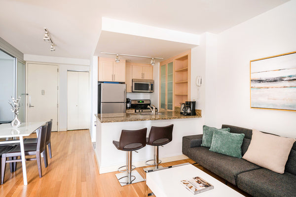 If you are looking for a pied-a-terre in Manhattan, this property is for you.  < New York, NY Rental unit in New York · 3 bedrooms · 3 beds · 1 bath Entire rental unit vacation rental 912149898639905036