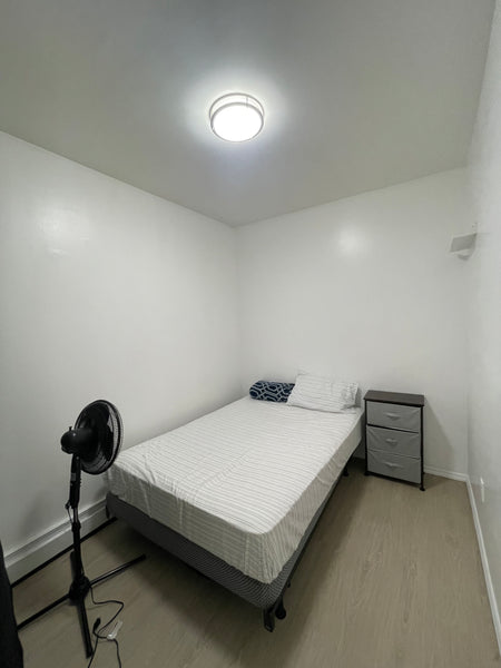 Keep it simple at this peaceful and centrally-located place, at 5 min walking to  Rental unit in Queens · 1 bedroom · 1 bed · 1 shared bath Private room in rental unit vacation rental 761906213647478192