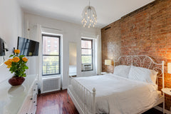 Gorgeous and well designed 2 bedroom apartment with separate seating area locate New York, NY Rental unit in New York · ★New · 2 bedrooms · 2 beds · 1 bath Entire rental unit vacation rental 1055180175249538857