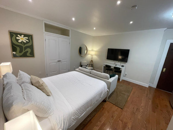 Completely Renovated Executive Style studio right on East 33rd Street & Lexingto New York, NY Condo in New York · Studio · 1 bath Entire condo vacation rental 41564056