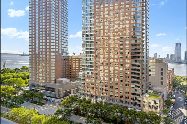 Enjoy NYC the right way. This loft-like Spacious Studio, completely furnished, s Los Angeles, CA Rental unit in New York · ★5.0 · 1 bedroom · 2 beds · 1 bath Entire rental unit vacation rental 53219891