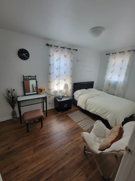 It's chill, convenient, and simple. Public transportation in and out of the city  Home in Queens · ★4.86 · 1 bedroom · 1 bed · 1 private bath Private room in home vacation rental 49770362