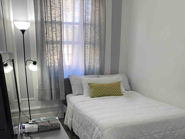 Private fully-furnished bedroom in a clean and quiet apartment. <br />NO KITCHEN  Rental unit in New York · ★5.0 · 1 bedroom · 1 bed · 1 shared bath Private room in rental unit vacation rental 846244446282306511