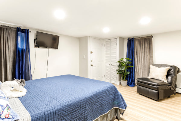 Spacious 1 bedroom Basement Suite with private backyard entrance and private sho Floral Park, NY Home in Floral Park · ★4.78 · 1 bedroom · 1 bed · 1 private bath Private room in home vacation rental 8423666
