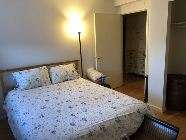 This charming distancing-friendly month-to-month home away from home located in  New York, NY Condo in New York · 1 bedroom · 2 beds · 1 shared bath Private room in condo vacation rental 29658021