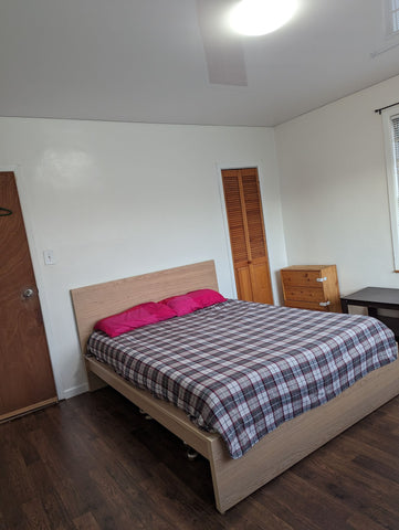 air conditioned safe and quiet space for 1-2 people (queen size bed) with closet New York, NY Townhouse in Brooklyn · 1 bedroom · 1 bed · 1 bath Private room in townhouse vacation rental 33077083