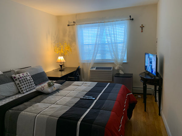 CLEAN, NEW ROOMS (BRAND NEW HOUSE):<br />Access by Trains #2, #5, and #6 just 3- New York, United States Home in Bronx · ★5.0 · 1 bedroom · 1 bed · 1 shared bath Private room in home vacation rental 31514475