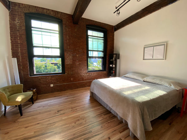 Quintessential NYC open loft space in the heart of Dumbo Brooklyn. Exposed brick Denver, CO Loft in Brooklyn · Studio · 1 bed · 1 bath Entire loft vacation rental 44004064