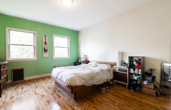 Clean, well maintained private room with your own bathroom (score!) in a large,  New York, NY Rental unit in Brooklyn · ★4.67 · 1 bedroom · 1 bed · 1 private bath Private room in rental unit vacation rental 18704012
