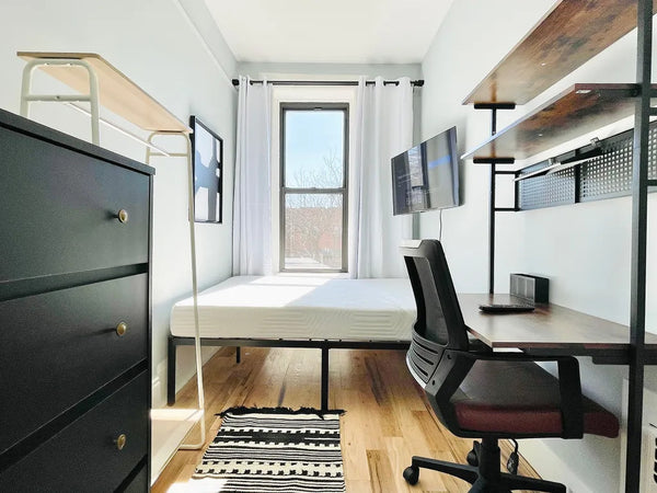 Furnished room, tons of natural light, new hardwood floor, in a 4 bedroom, 2 bat New York, NY Serviced apartment in Brooklyn · 4 bedrooms · 1 bed · 1 shared bath Private room in serviced apartment vacation rental 749119175619095145