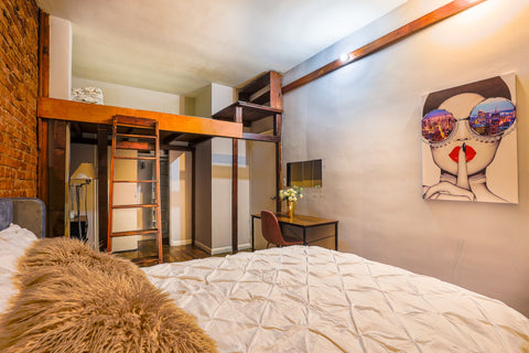 Beautiful and cozy large 2 bedrooms 1 bath located in the heart of the east vill New York, NY Rental unit in New York · 2 bedrooms · 2 beds · 1 bath Entire rental unit vacation rental 577353418726528790