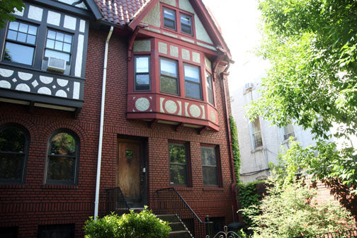 This 4 bd/2 bath townhouse in a historic district in Brooklyn has a large kitche  Home in Brooklyn · 4 bedrooms · 4 beds · 2 shared baths Private room in home vacation rental 971272258003580018