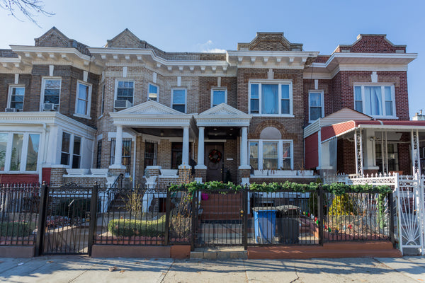 Spacious room with private bathroom  located in Ditmas park/Flatbush. House was  New York, NY Home in Brooklyn · ★4.80 · 1 bedroom · 3 beds · 1 private bath Private room in home vacation rental 1948494