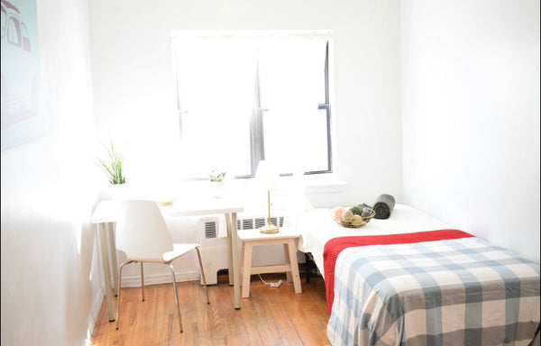 This house is located in Sunnyside, Queens.<br />It is recommended for people wh  Townhouse in Queens · 1 bedroom · 1 bed · 1 shared bath Private room in townhouse vacation rental 48427036