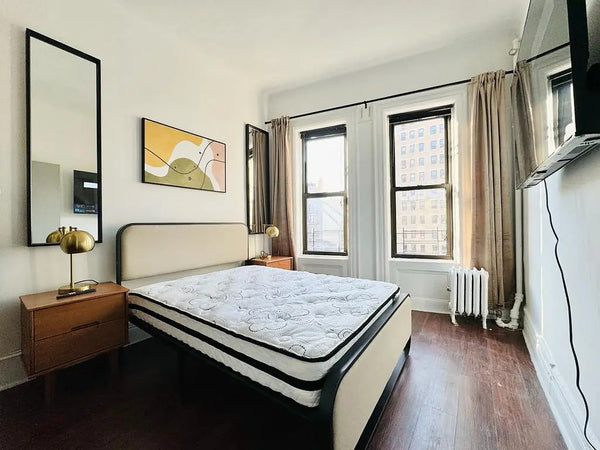 Bright bedroom in Upper West side Manhattan, 136 sq ft size. Room has a HD TV, d New York, NY Rental unit in New York · 4 bedrooms · 1 bed · 2 shared baths Private room in rental unit vacation rental 1019274864068294450