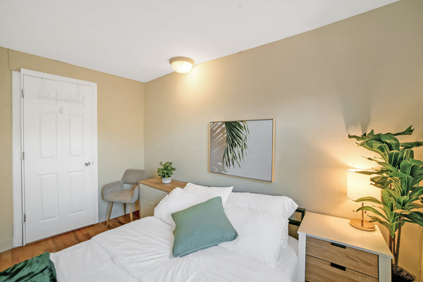 This is a beautiful, modern five bedroom apartment and 2 complete bathrooms. The  Rental unit in New York · 1 bedroom · 1 bed · 2 shared baths Private room in rental unit vacation rental 760680467366926531