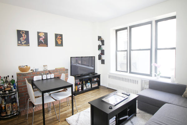 An exceptional one bedroom off of billionaire's row. This home is in an elevator  Rental unit in New York · ★4.33 · 1 bedroom · 2 beds · 1 bath Entire rental unit vacation rental 20588062