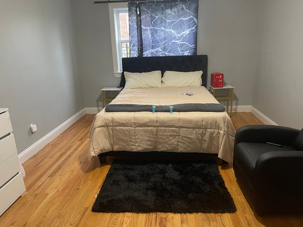 This stylish place to stay is perfect for group trips. New York, United States Home in Brooklyn · 5 bedrooms · 1 bed · 1.5 baths Entire home vacation rental 965599863117052969