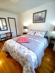 Keep it simple at this peaceful and centrally located place. New York, NY Home in Queens · 1 bedroom · 1 bed · 1 bath Private room in home vacation rental 1010722076697864938
