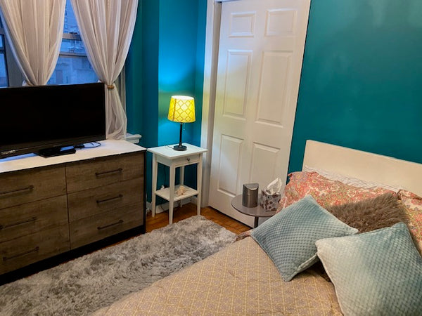 Large, cozy 2 bedroom, 1 bathroom apartment in  24 hour doorman elevator buildin New York, NY Rental unit in New York · ★4.86 · 1 bedroom · 1 bed · 1 shared bath Private room in rental unit vacation rental 13298602