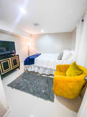Kick back and relax in this calm, stylish space. This place is 10 minutes drive   Rental unit in Queens · ★5.0 · 1 bedroom · 1 bed · 1 private bath Private room in rental unit vacation rental 780692750042272542