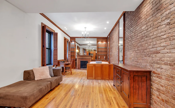 Between Grand Central Station and Penn Station, this charming studio offers a fu  Condo in New York · ★5.0 · Studio · 1 bed · 1 bath Entire condo vacation rental 741415210364574703
