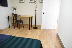 This apartment is located ground floor and it is 3-4min from subway "191St" stat  Townhouse in New York · 1 bedroom · 1 bed · 1 shared bath Private room in townhouse vacation rental 847088716587790052