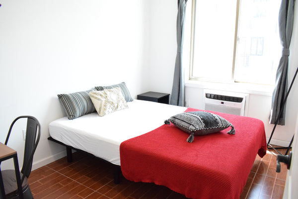 This comfortable room is prepared in 2022.<br /> <br />Your room is on 4th floor New York, United States Rental unit in Queens · 1 bedroom · 1 bed · 1 shared bath Private room in rental unit vacation rental 629611192816407927