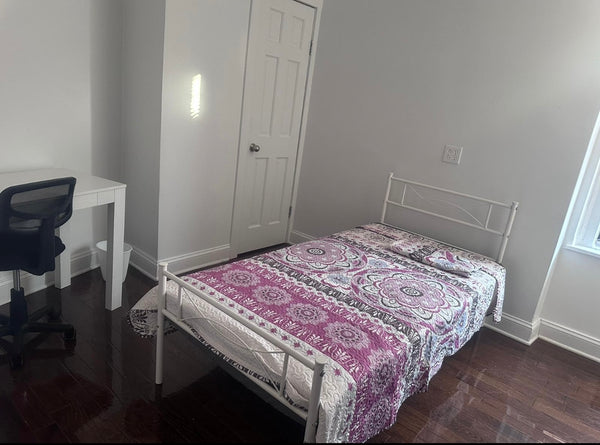 Enjoy the simplicity of this quiet and central home.  Rental unit in New York · 1 bedroom · 1 bed · 1 bath Private room in rental unit vacation rental 1024602367703591268