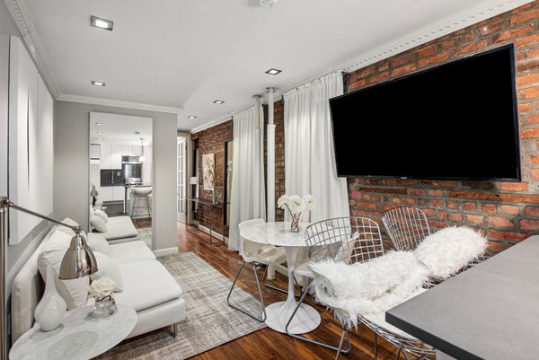 A super cozy three bedroom apartment in Little Italy a block away from Chinatown  Rental unit in New York · ★4.33 · 3 bedrooms · 3 beds · 1 bath Entire rental unit vacation rental 49011831