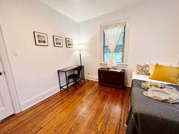The apartment is located in Woodside, Queens.<br />It is accessible enough to Me United States Townhouse in Queens · 1 bedroom · 1 bed · 1 shared bath Private room in townhouse vacation rental 930956769290659744