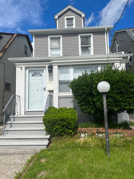 Calling all travel professionals to this beautiful home in quiet neighborhood.    Home in Queens · 1 bedroom · 1 bed · 1 shared bath Private room in home vacation rental 643033322160599166