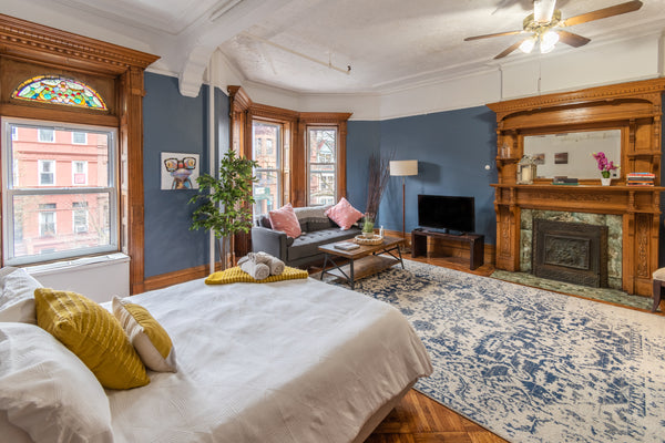 Gorgeous 2nd floor walk up Studio Apt, in a landmark brownstone, in the heart of New York, NY Rental unit in Brooklyn · ★4.86 · Studio · 1 bed · 1 bath Entire rental unit vacation rental 17669480
